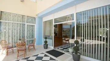 Eleni Palace Apts