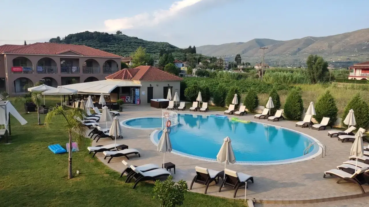 Eleni s Garden & Castello Suites
