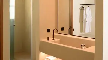 Elessa Hotel