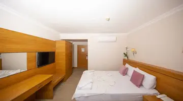 Elit Life Hotel (ex. Beso Beach Hotel)