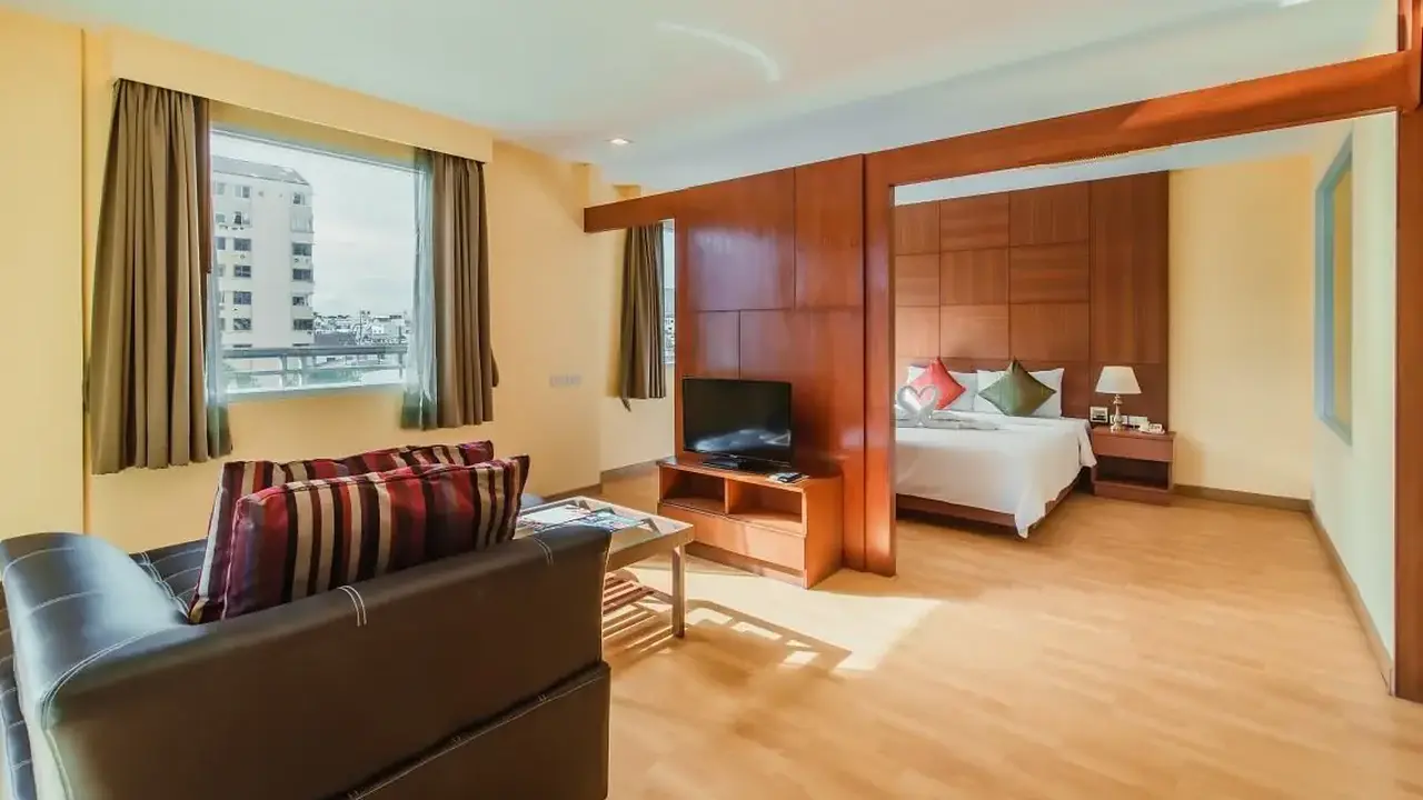 ELITE SUITE PATONG (ex. BAUMAN RESIDENCE)