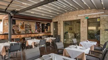 Elotis Suites