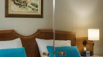 Elotis Suites