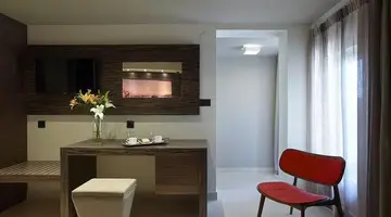 Elotis Suites