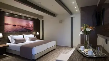 Elotis Suites