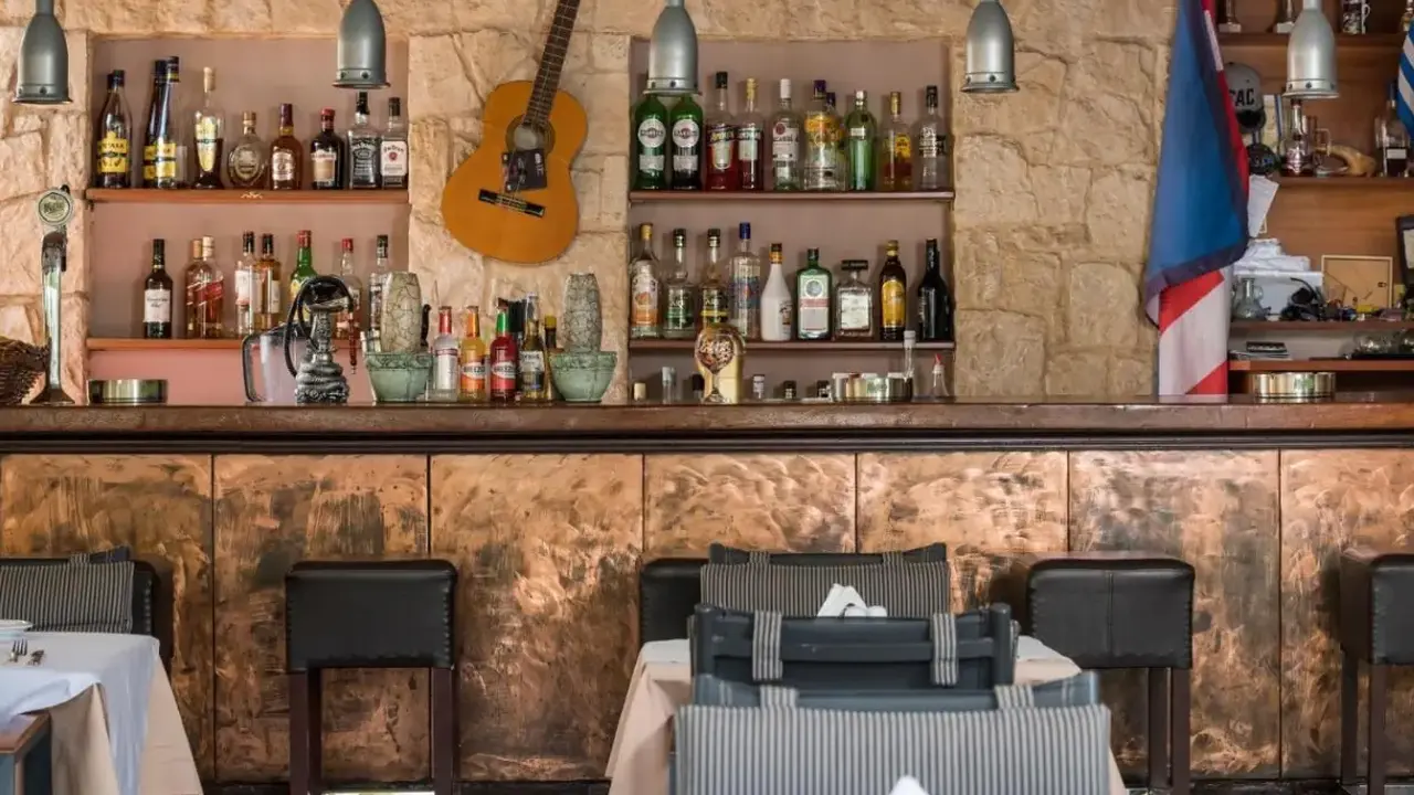 Elotis Suites