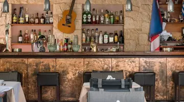 Elotis Suites
