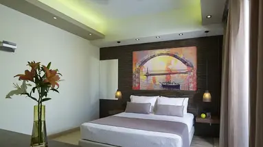 Elotis Suites