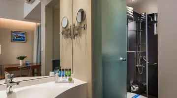Elotis Suites