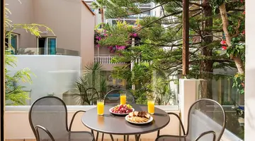 Elotis Suites