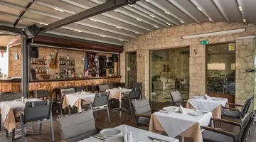 Elotis Suites