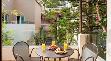Elotis Suites