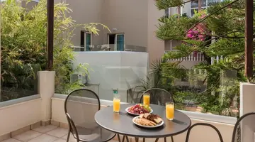 Elotis Suites