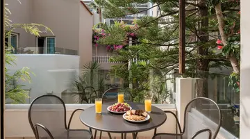 Elotis Suites