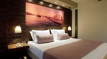 Elotis Suites