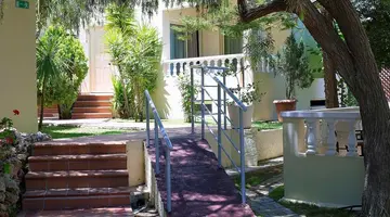 Elotis Suites