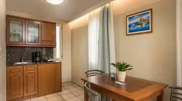 Elotis Suites