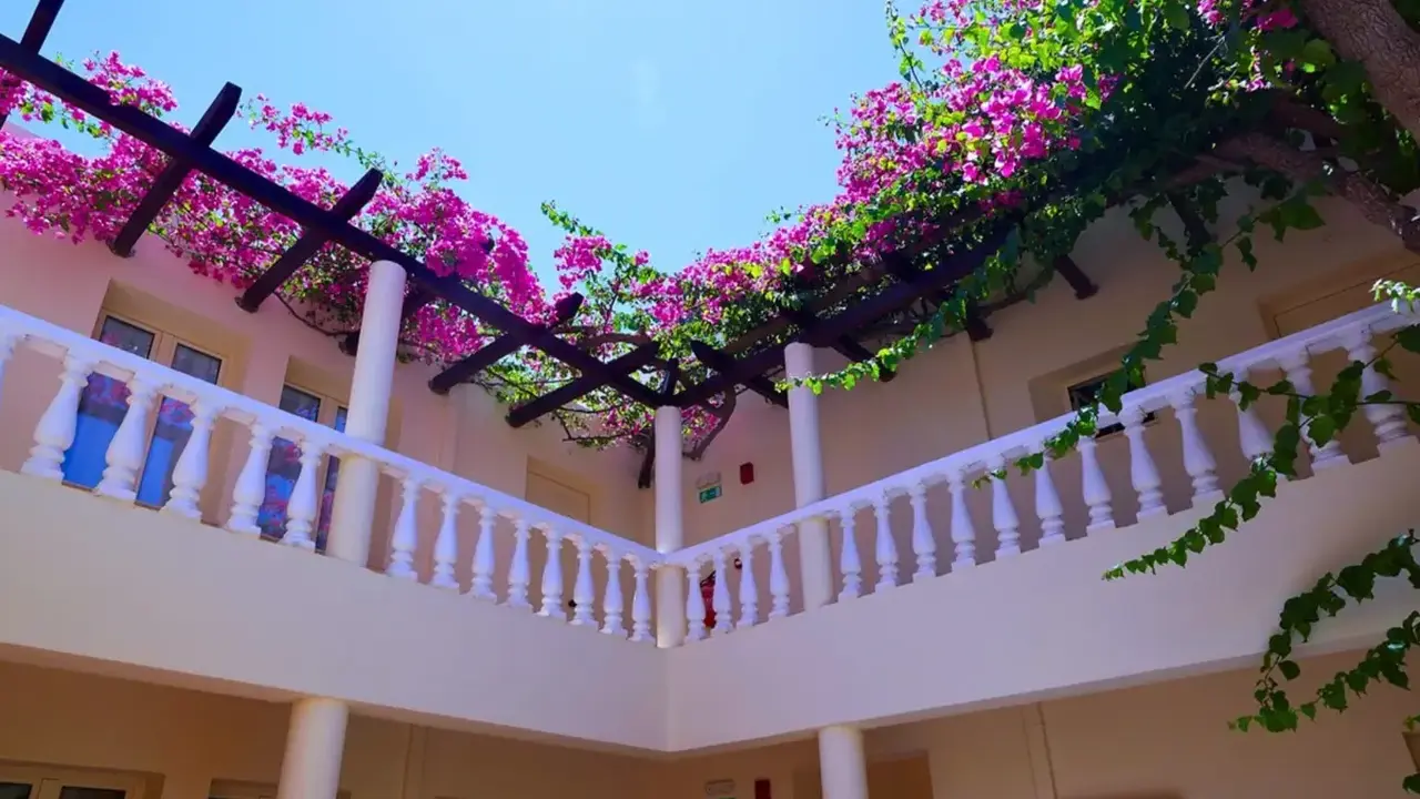 Elotis Suites