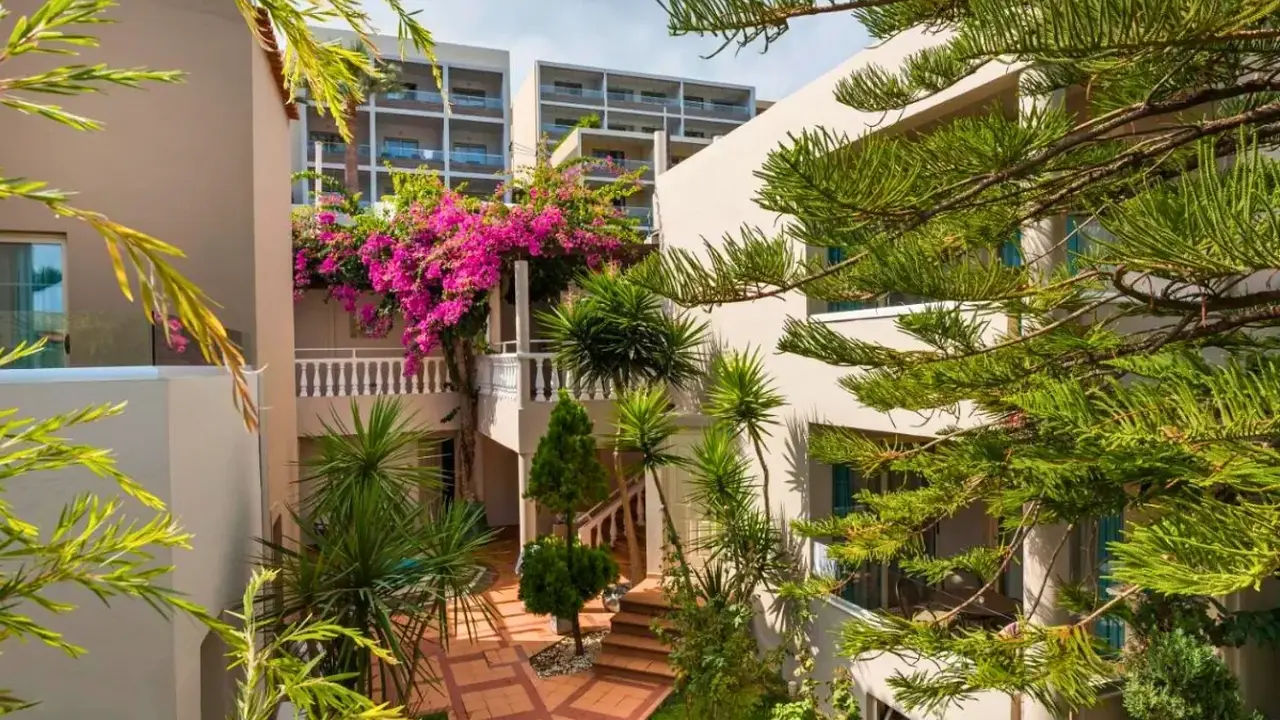 Elotis Suites