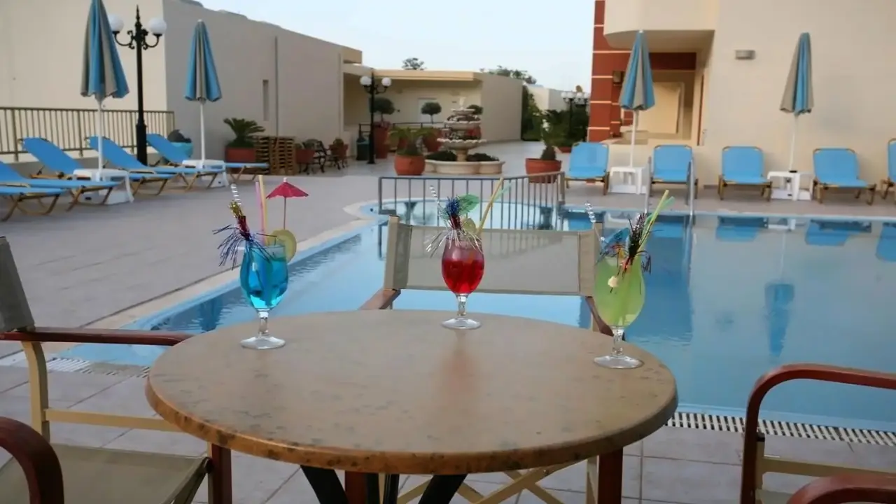 Elpis Apartments