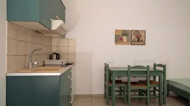 ELPIS STUDIOS AND APARTMENTS