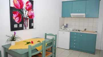 ELPIS STUDIOS AND APARTMENTS
