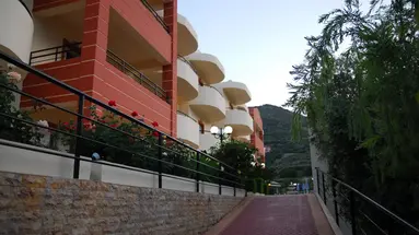 ELPIS STUDIOS AND APARTMENTS