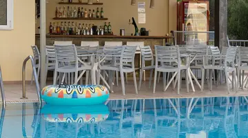 ELPIS STUDIOS AND APARTMENTS