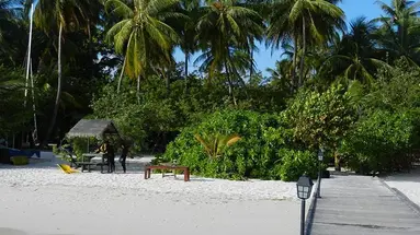 Embudu Village