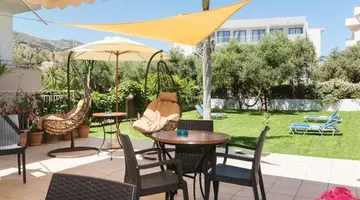 Emerald Apartment & Hotel