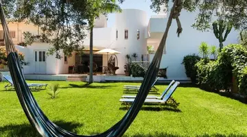 Emerald Apartment & Hotel