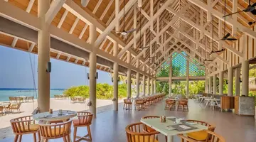 Emerald Faarufushi Resort & Spa 5