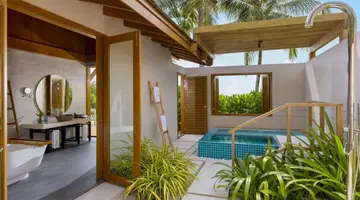 Emerald Faarufushi Resort & Spa