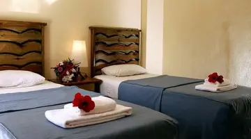 Empire Beach Resort***