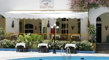 Empire Beach Resort***