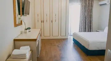 Empire Hotel