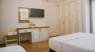 Empire Hotel