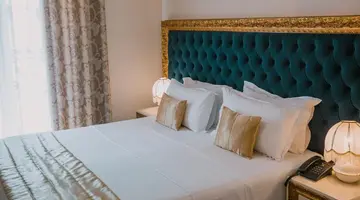 Empire Hotel