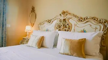 Empire Hotel
