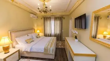 Empire Hotel