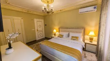 Empire Hotel