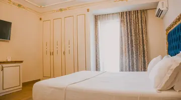 Empire Hotel