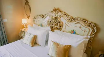 Empire Hotel