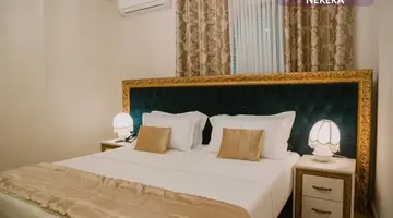 Empire Hotel