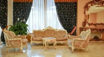Empire Hotel