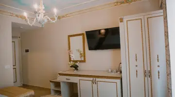 Empire Hotel