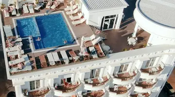Empire Hotel