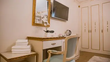 Empire Hotel