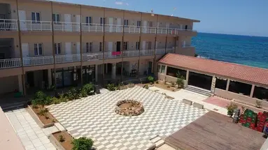 ENORME AMMOS BEACH RESORT
