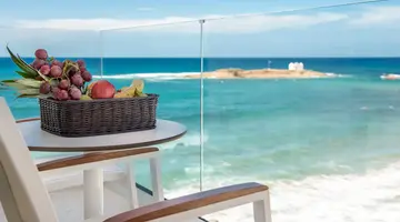 ENORME AMMOS BEACH RESORT